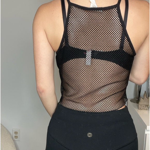 Fishnet cropped tank top - Picture 4 of 5